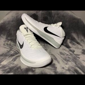 Kobe A.D. Mid 
Size 15

M
🔥🔥🔥🔥🔥